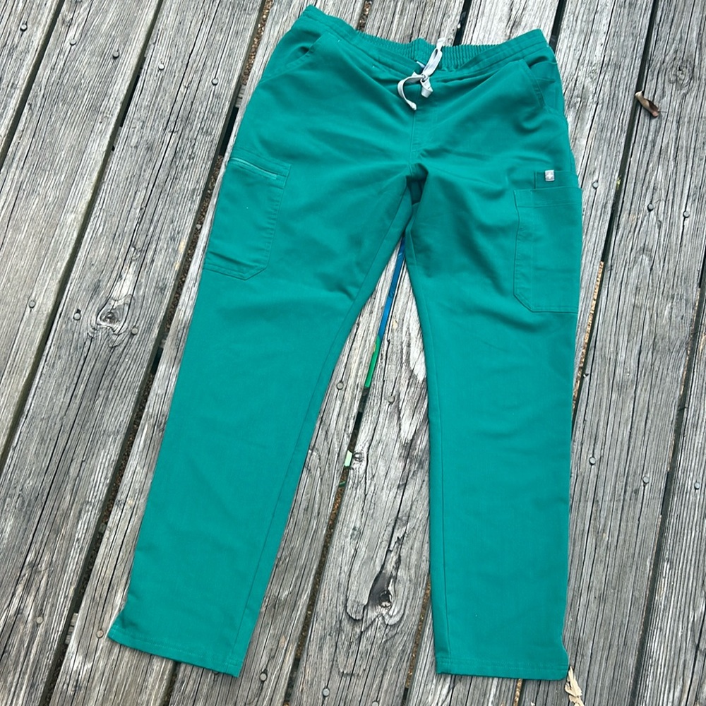 Figs  Cargo scrub pants medium